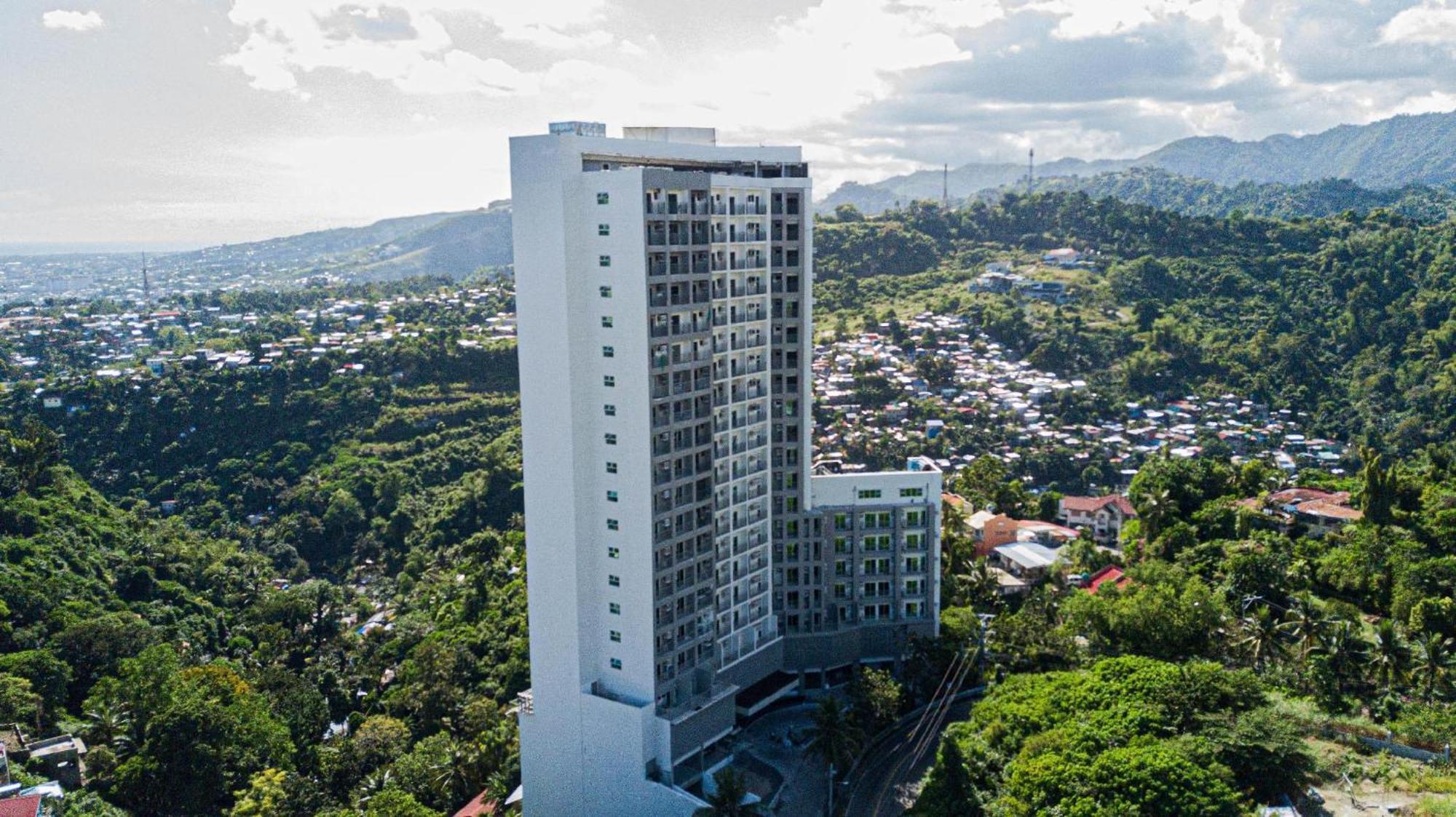 Отель Hayat Sky Towers Себу Экстерьер фото